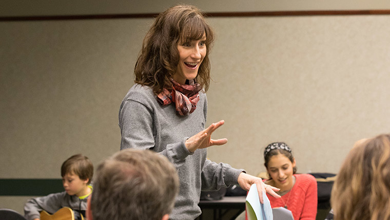 Missouri State professor Dr. Alana R. Mantie-Kozlowski leading group discussion.